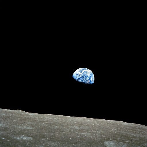 Apollo 8, Earthrise; Bill Anders , Public domain, via Wikimedia Commons